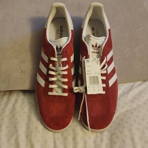 Adidas Men's Red and White Classic Gazelle Sneakers